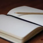 Aufgeschlagenes Notizbuch