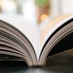 Aufgeschlagenes Magazin
