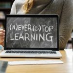 Text: Never Stop Learning auf Notebook